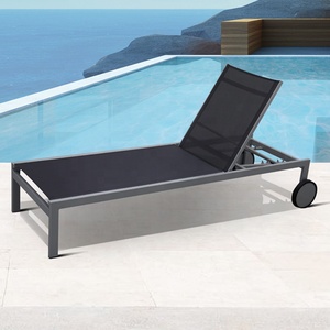Chaise longue de <span class=keywords><strong>jardin</strong></span> moderne de <span class=keywords><strong>luxe</strong></span> noire, mobilier d'extérieur pour piscine et plage, chaise longue en aluminium avec roulettes - Product Image 1