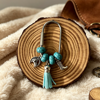 Porte-clés Bohème Western Cowgirl avec pompon perlé turquoise, breloques en métal (cactus, botte de cheval) et mousqueton pour sac