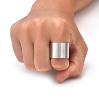 Schlichter Trendiger Herrenring aus Edelstahl, Breiter Gebürsteter Ring, Modischer 19mm Breiter 18K Goldring für Männer, Großhandel Verfügbar