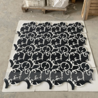 Tuile de motif de pierre de mosaïque de mur de conception de jet d'eau noir de forme de coquille