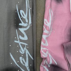 Pantalones Deportivos Personalizados con Logotipo de Mono, 100% Algodón, Estilo Casual, Holgados, Anchos, con Rayas Laterales Apiladas y Pedrería para Hombre - Product Image 4