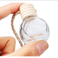 Fabricant de bouteilles en verre Bouteille de diffuseur d'arôme de voiture suspendue en bois Bouteille de parfum de voiture réutilisable de 8ml avec boîte