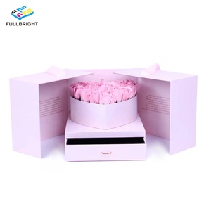 Hộp quà hoa khô Valentine cao cấp thủ công hình khối, có ngăn kéo bên trong, chất liệu giấy bìa cứng, in nổi - Product Image 5