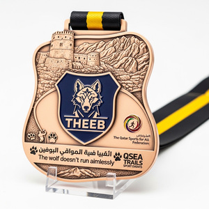Medalla Irregular Chapada en Cobre Antiguo Regal con Relieve 3D de Fortaleza y Diseño de Lobo en Esmalte Suave para Eventos QSEA Trails - Product Image 1