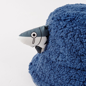 Vente en gros de casquettes de pêcheur d'hiver en laine d'agneau et de poisson salé de dessin animé pour hommes et femmes, chapeau de seau mignon et drôle - Product Image 5