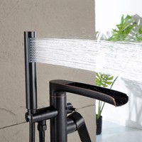 Robinet de baignoire moderne de luxe résistant aux éclaboussures, à poser au sol, avec corps en laiton et finition ORB pour salles de bain d'hôtels et résidentielles