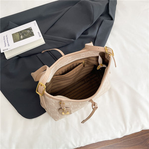 女式复古休闲大容量手提袋，由PU材料制成，带聚酯纤维衬里，时尚双层袋。8109 - Product Image 4