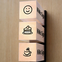 Enseigne rectangulaire personnalisée en acrylique avec caisson lumineux à LED Enseigne murale entièrement éclairée pour la publicité extérieure avec conception étanche