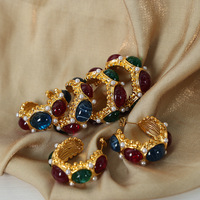 Boucles d'oreilles pendantes en acier inoxydable en forme de C, style français, avec pierres en résine rouge et verte, perles et bijoux dorés vintage