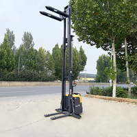 Chariot élévateur à fourche électrique compact autochargeur de 1500 kilogrammes avec fonction de serrage, équilibré, batterie au plomb-acide, propulsion arrière