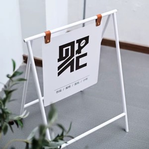 Panneau d'affichage pliable en acier autoportant Vitrine en métal Panneau publicitaire sur le trottoir - Product Image 6