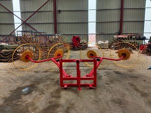 4-10 râteau à disque herbe attelage trois points et outil de traction hydraulique <span class=keywords><strong>pour</strong></span> <span class=keywords><strong>tracteur</strong></span> - Product Image 5