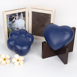 Современная матовая синяя керамическая банка в форме сердца с принтом лап для кремации пепла на память Фарфоровая Урна в форме сердца для домашних животных - Product Image 6