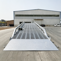Rampe de chargement de 8 tonnes, niveleur de conteneurs pour terminal, plateforme élévatrice pour camions, rampe de chargement pour chariots élévateurs, pont d'accès mobile