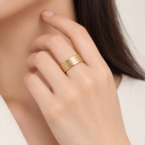 แหวนสแตนเลสสตีลสีทองสลักลาย พร้อมเคลือบทอง 14K ด้วยระบบสุญญากาศ - Product Image 2
