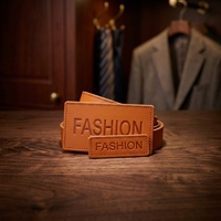 Étiquette personnalisée en cuir véritable avec logo en relief pour vêtements, jeans, vestes, chapeaux, accessoires de marque OEM
