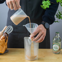 Pochettes souples personnalisées en PET avec bouchon/embout pour boissons (vodka, jus, café, cold brew) et stockage alimentaire – Emballage liquide jetable gratuit