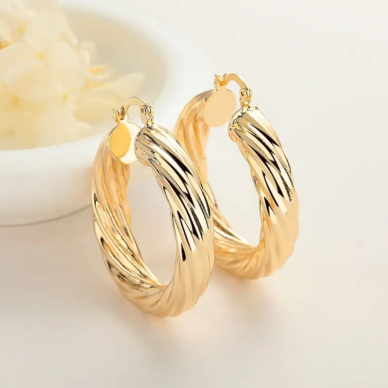 Brincos de argola Huggies femininos luxuosos requintados banhados a ouro 18K zircão joias para mulheres presente atacado moda peça torcida brinco