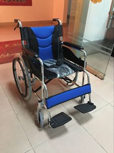 รถเข็นคนพิการแบบขับเคลื่อนด้วยตัวเองพร้อมที่พักเท้าแบบถอดได้สำหรับผู้สูงอายุและผู้พิการ - Product Image 5