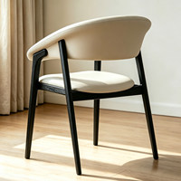 Chaise de salle à manger moderne JP en bois massif noir avec accoudoirs incurvés rembourrés en cuir PU crème, chaise d'appoint de loisirs pour hôtel et maison