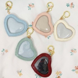 Bolso de Parches Estilo Japonés con Diseño de Corazón, Bolso Creativo con Insignias, Bolso Colgante con Insignias de Anime y Celebridades - Product Image 1