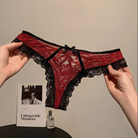 Tanga sexy de cintura baja con encaje y diseño hueco sin costuras Pure-desire para chicas atrevidas