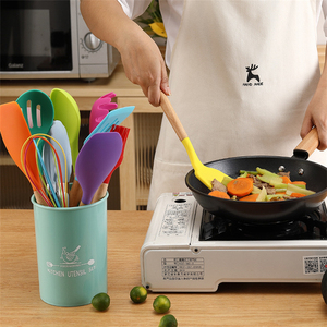 BPA משלוח nonstick מטבח כלים 12 חתיכה עץ ידית בצבע בישול מטבח גאדג 'טים סיליקון כלי מטבח סט עם מחזיק - Product Image 2
