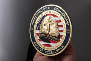 ขอบคุณสำหรับการให้บริการ ตราสัญลักษณ์ที่ระลึก |   ของที่ระลึกโลหะผสมสังกะสีชุบทองแบบนูนสูง - Product Image 4