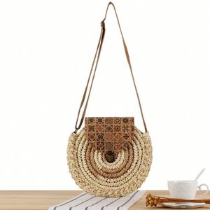 Bolso de playa ecológico de estilo bandolera con decoración bordada de paja redonda y dos asas. - Product Image 2
