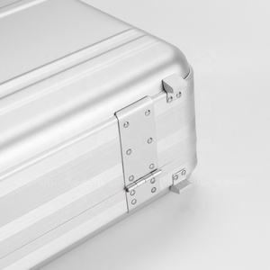 กระเป๋าเอกสารสำหรับแล็ปท็อปแบบชิ้นเดียวทำจากอะลูมิเนียมทั้งหมด พร้อมปรับแต่งขนาดและสีได้ บริการสร้างแบรนด์ OEM ให้บริการ ซับในแบบฟองน้ำ - Product Image 6