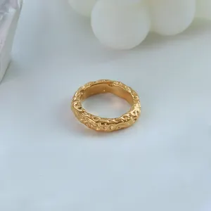 Anillos de ondas de acero inoxidable martillado para mujer, cincel chapado en oro fundido a la moda, joyería facetada, anillos de bronce