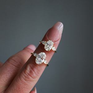 Anello di diamanti da donna in argento 925 placcato oro 18k con diamanti ovali VVS IGI certificato laboratorio - Product Image 1