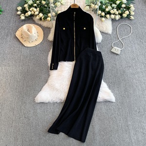 Ensemble deux pièces en maille pour femme : Manteau à col montant avec fermeture éclair et boucle métallique, et jupe - Product Image 1