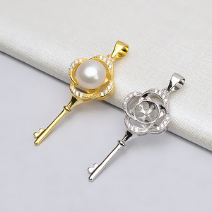 จี้เงินแท้ S925 พร้อมไข่มุก 9-10 เม็ด จี้รูปกุญแจหญ้าแห่งความโชคดี สำหรับผู้หญิง อุปกรณ์ทำเครื่องประดับ DIY รุ่น 735 - Product Image 1