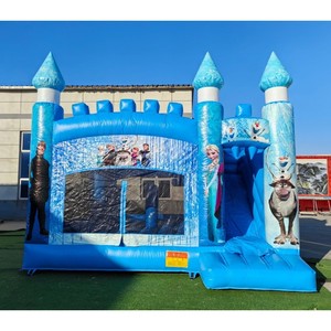 Château gonflable personnalisé Winter Wonderland avec zone de rebond, jeux et toboggan |   Amusements gonflables commerciaux - Product Image 1