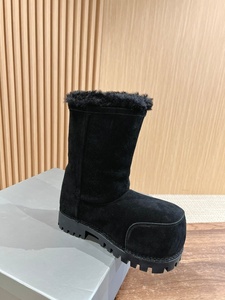 Botas de Invierno para Mujer de Alta Calidad, Forradas de Algodón Negro, con Parte Superior de Poliéster y Suela de Goma, Diseñadas por un Diseñador de Primera Línea - Product Image 4