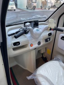 Oferta Especial: Mini Triciclo Eléctrico de 3 Ruedas 72V con Cabina Cerrada para Desplazamientos Urbanos - Product Image 4