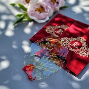 Cartes de mariage personnalisées élégantes rouge bordeaux doré Suite de luxe en velours Cartes d'invitation en acrylique transparent rouge - Product Image 5