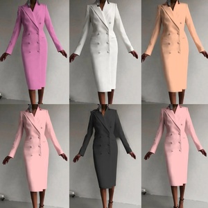 Blazer long blanc élégant pour femme en tissu peigné écologique, col en V, double boutonnage, coupe ajustée, formel et décontracté - Product Image 6