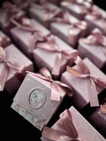 Kotak Kemasan Hadiah Bahan Daur Ulang Portabel Kecil Motif Bunga Eropa dengan Lapisan Spons dan Finishing Bronzing untuk Cokelat Permen.