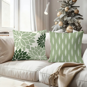 Những chiếc gối có họa tiết màu xanh lá cây ấm cúng trang trí phòng khách trong dịp lễ hội, cùng với những chiếc tất Giáng sinh và những chiếc gạc tuần lộc. - Product Image 4