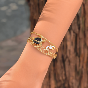 สร้อยข้อมือแฟชั่นดีไซน์เต่าและโลมา ชุบทอง PVD สแตนเลส 316L สำหรับผู้หญิง - Product Image 3