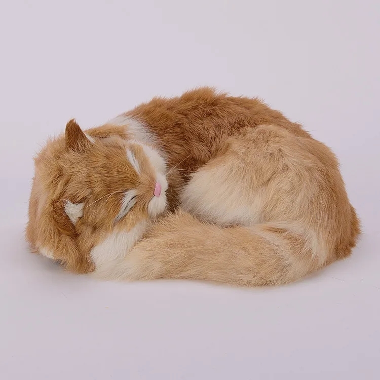 Peluche Chat Endormi Réaliste – Figurine Animal Avec Maison Tapis – Décoration Douce Pour Amoureux Des Chats – Ornement Salon/Bureau – 12 Cm