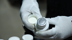 Bom Preço Vertical Automático Magnetic Glass Jar Indução Contínua Foil <span class=keywords><strong>Sealer</strong></span> Selagem Máquina para Garrafa De Plástico - Product Image 5