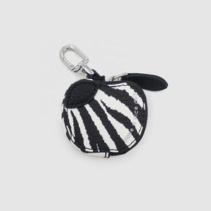 กระเป๋าใส่เหรียญพวงกุญแจลายเสือดาว วัสดุ PU ขนาดเล็ก รูปทรงผลไม้ พกพาสะดวก สไตล์ใหม่ปี 2026 ขายส่ง - Product Image 5