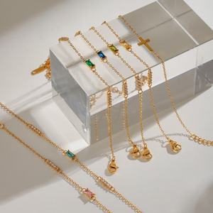 Pulsera de Acero Inoxidable con Cruz de Circonita Roja, Oro de 18k, Piedra de Nacimiento de Diciembre, Regalo Elegante para Cumpleaños de Enero - Product Image 3