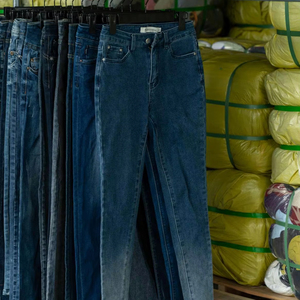 WS02 Jeans en denim d'occasion pour femme, modèles à taille haute, coupe large, coupe baggy et coupe slim, vente en gros de vêtements usagés - Product Image 1