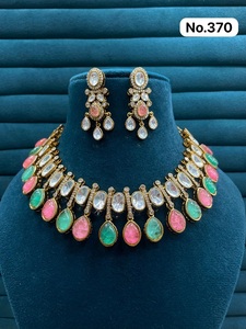 Conjunto de Collar y Pendientes de Diseño para Mujer con Circonitas Brillantes y Pedrería, Accesorios de Moda Premium para Bodas y Fiestas - Product Image 4