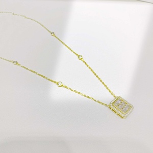 Collier minimaliste en argent 925 plaqué or jaune, design géométrique, pour tous les jours, avec pendentif nœud, pour filles. - Product Image 1