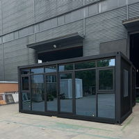 Maison conteneur préfabriquée de 20 pieds avec mur-rideau en verre, bâtiment portable à faible coût pour camp de travailleurs, bureau
